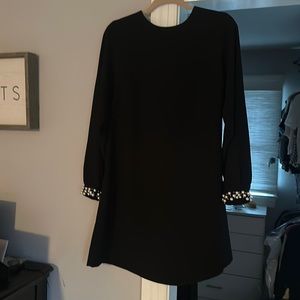 Black shift dress/pearl